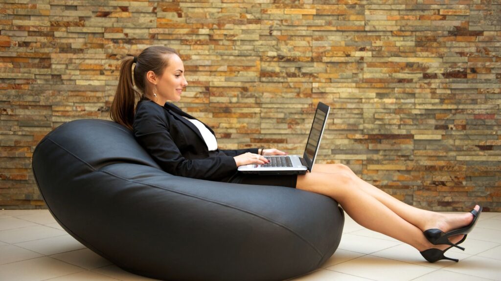 Office Wear Redefined: How to Balance Comfort, Productivity, and Professionalism